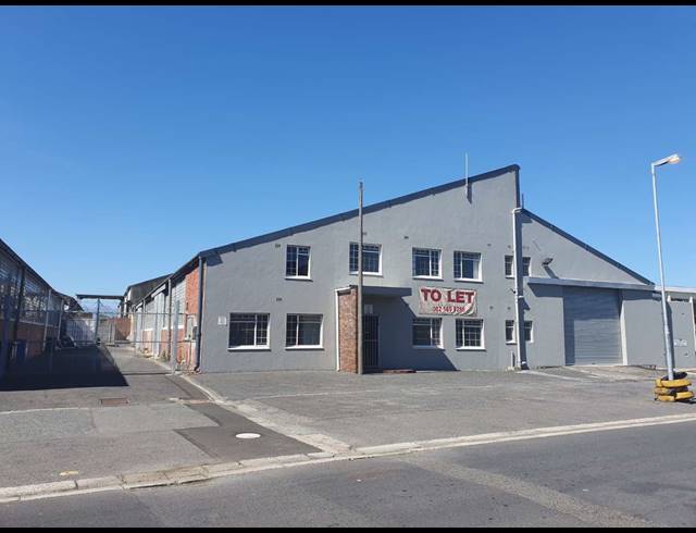 1,200M² FACTORY TO LET IN TRIANGLE FARM